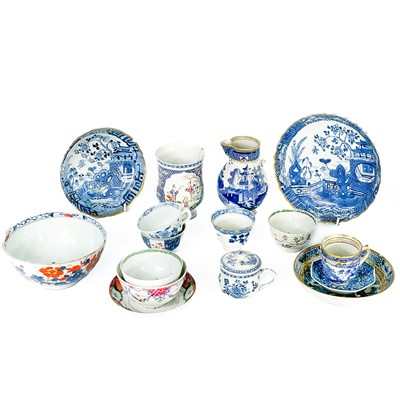 Lot 300 - Sixteen various items of Chinese porcelain, 18th century.