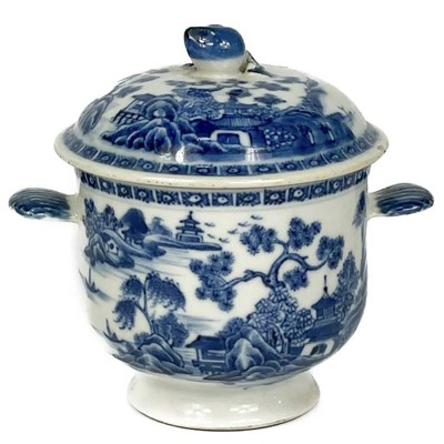 Lot 314 - A Chinese export blue and white porcelain bowl and cover, 18th century.