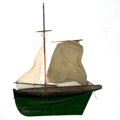 Lot 488 - A large late Victorian pond yacht.