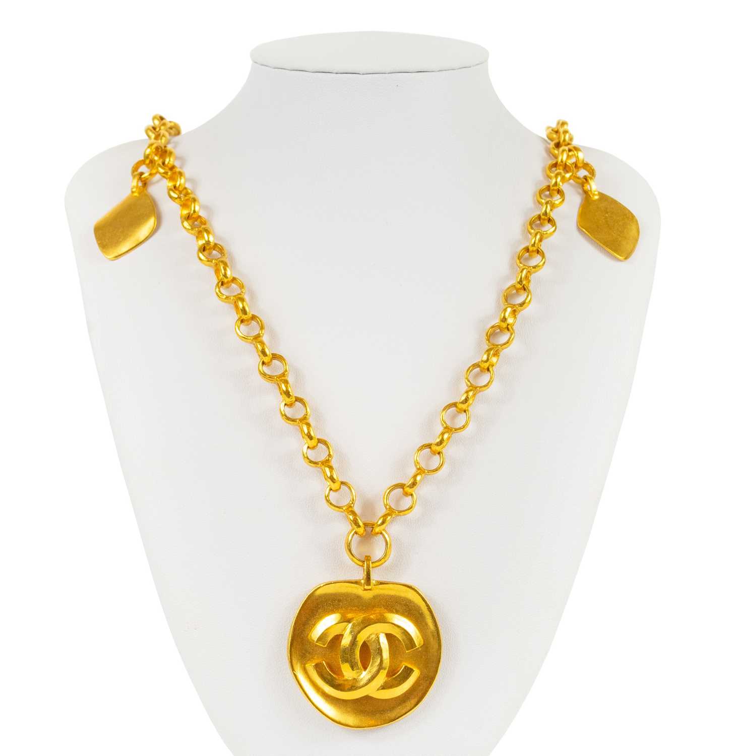 Lot 382 - A Chanel gold tone medallion pendant