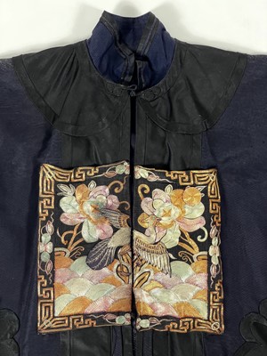 Lot 50 - A Chinese lady's robe, early/mid 20th century.