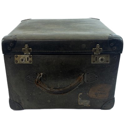 Lot 1603 - A La Mandiale fibre board hat box/travel case.