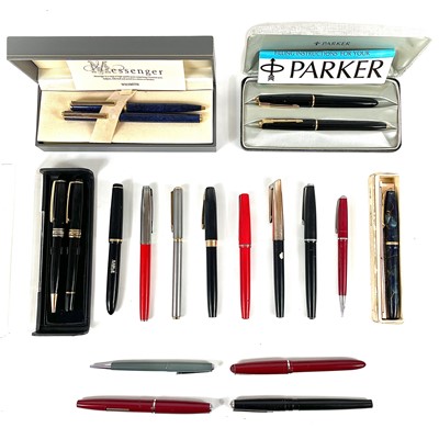 Lot 319 - A selection of vintage pens.