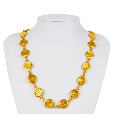 Lot 385 - A Chanel 1980's CC small medallion and link necklace.