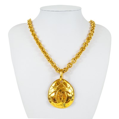 Lot 359 - A Chanel CC oval quilted pendant necklace.