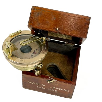 Lot 260 - A WW2 era brass Air Ministry landing compass.