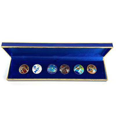 Lot 110 - A contemporary 999 fine silver set of six cloisonne buttons by James Suddaby.