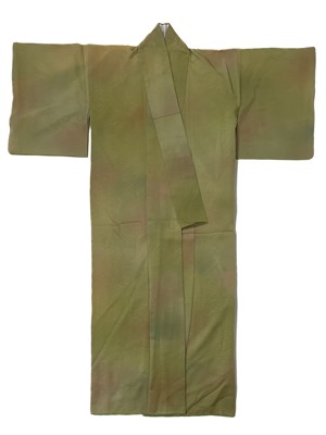 Lot 364 - A Japanese silk kimono, 20th century.