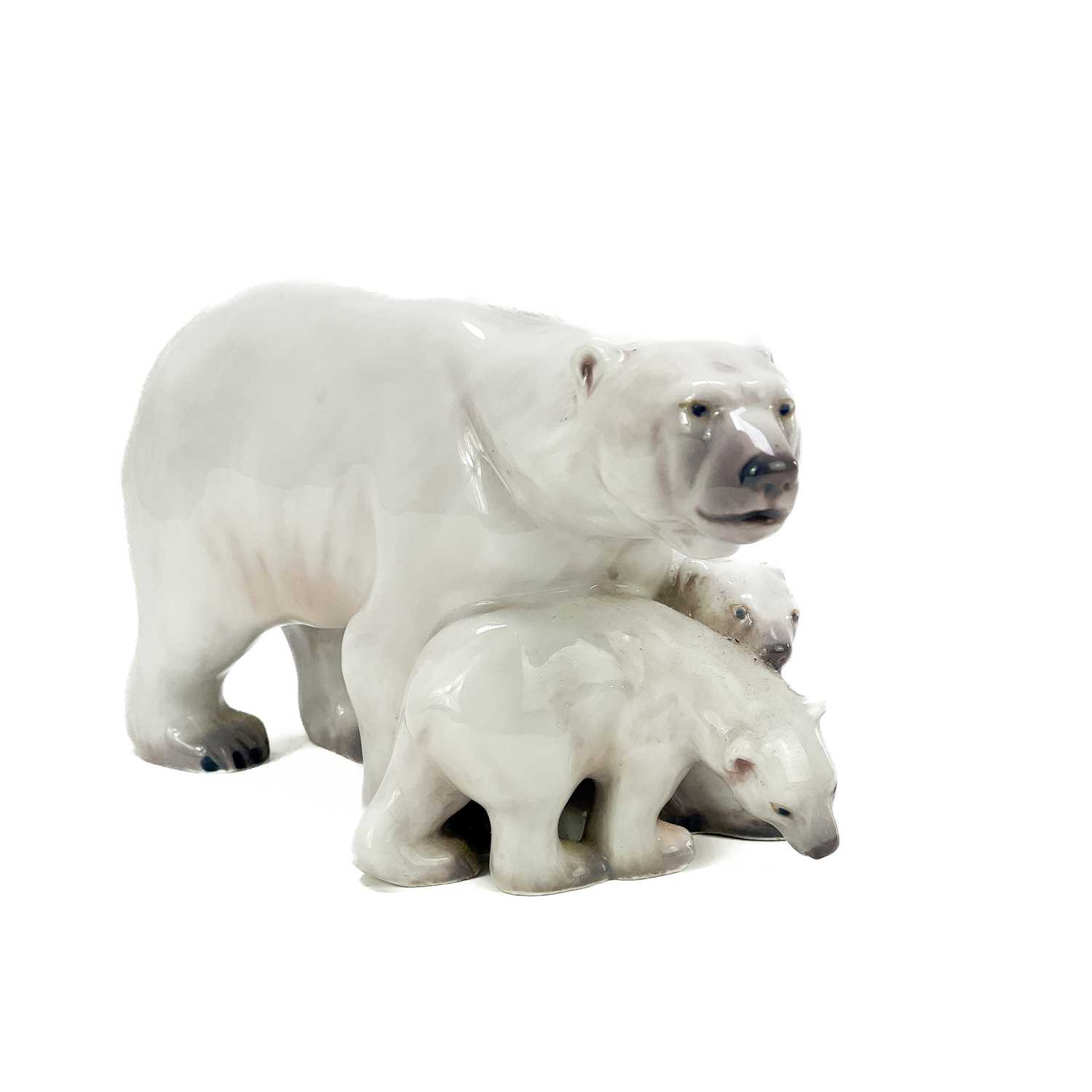 Lot 886 - A Dahl Jensen porcelain figure of a polar bear with cubs.