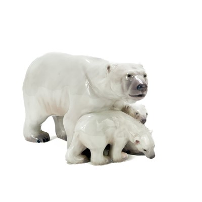 Lot 886 - A Dahl Jensen porcelain figure of a polar bear with cubs.