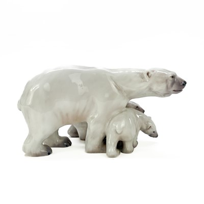 Lot 886 - A Dahl Jensen porcelain figure of a polar bear with cubs.