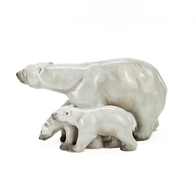 Lot 886 - A Dahl Jensen porcelain figure of a polar bear with cubs.