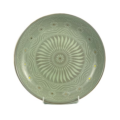 Lot 373 - A Japanese porcelain plate, 20th century.