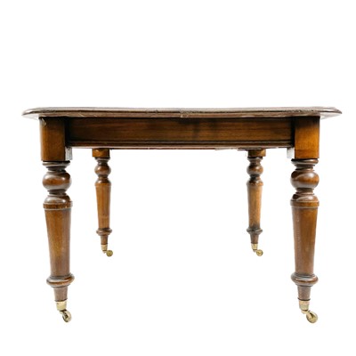 Lot 1922 - A late Victorian oak extending dining table.