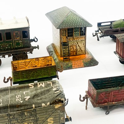 Lot 630 - Bing Tinplate 0 & 1 Gauge Wagons/Signal Box (x 10 items)