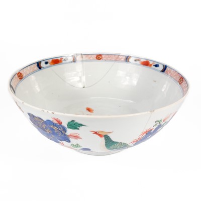 Lot 415 - A Chinese export Imari porcelain bowl, 18th century.