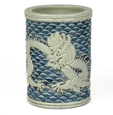 Lot 417 - A Chinese blue and white brush pot.