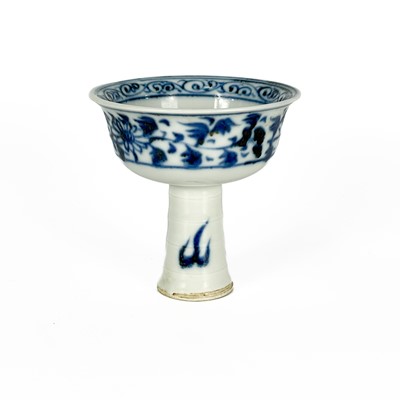 Lot 423 - A Chinese blue and white porcelain stem cup, 20th century.