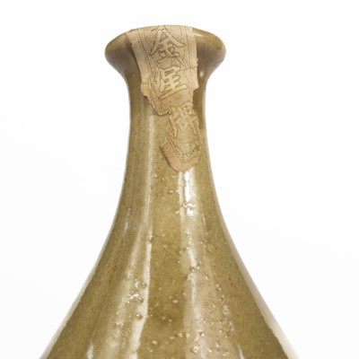 Lot 425 - A Japanese saki bottle, early 20th century.