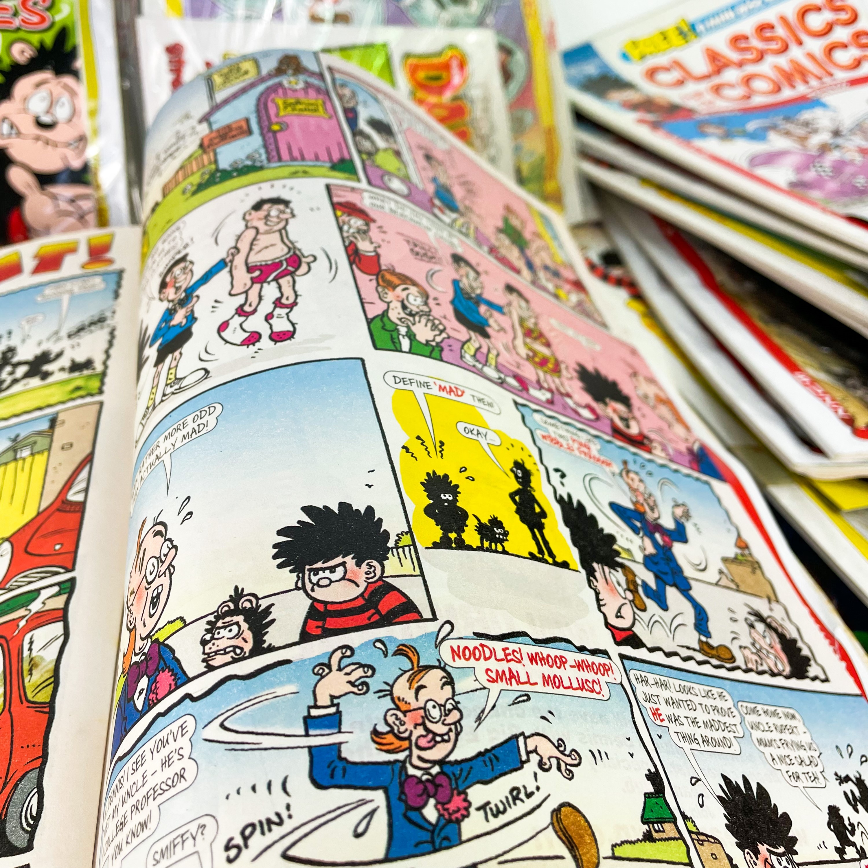 Lot 818 - Beanos (x20) and Classics from the Comics