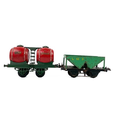 Lot 627 - Hornby 0 Gauge Wagons (x13)