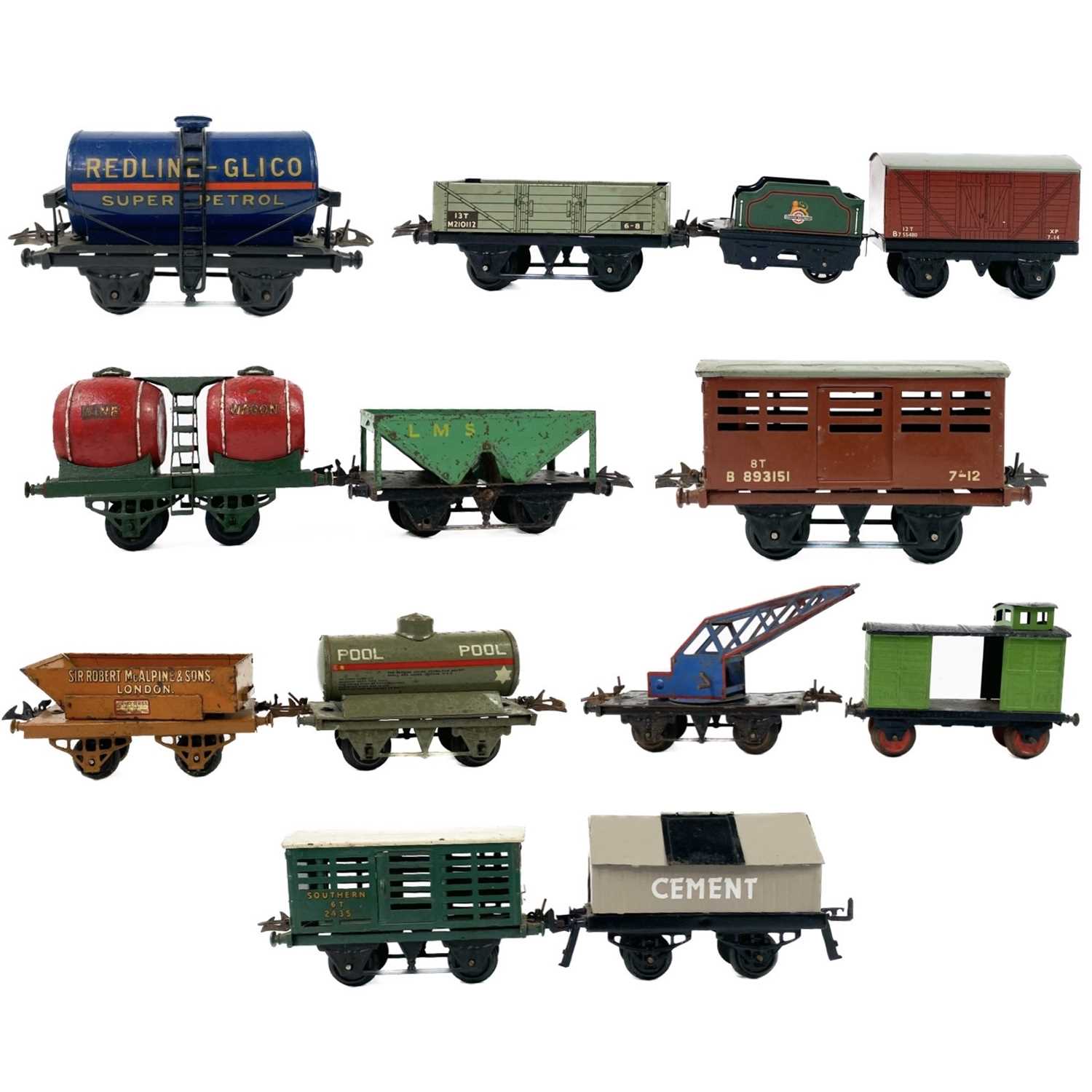 Lot 627 - Hornby 0 Gauge Wagons (x13)