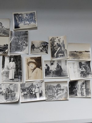 Lot 85 - Over 100 early 20th century photographs of China.