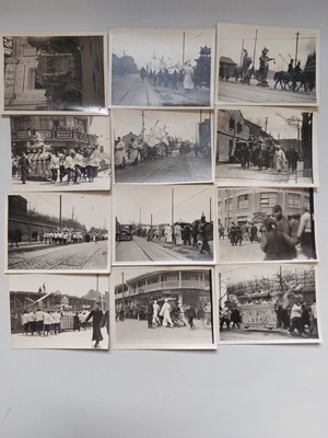 Lot 85 - Over 100 early 20th century photographs of China.