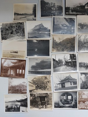 Lot 85 - Over 100 early 20th century photographs of China.