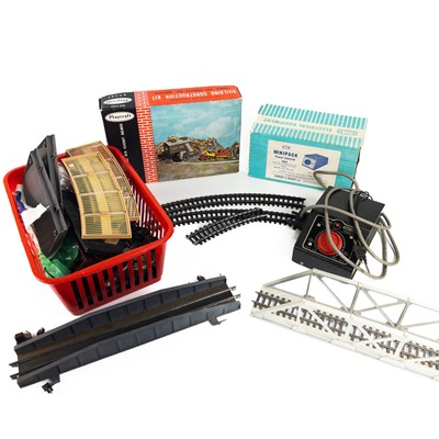 Lot 616 - 00 Gauge Model Railways.