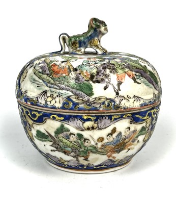 Lot 439 - A Chinese famille verte porcelain bowl and cover, 19th century.