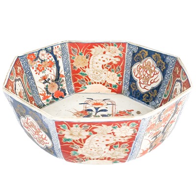 Lot 530 - A Chinese Imari octagonal porcelain bowl, 19th century.