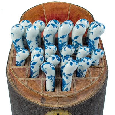 Lot 286 - An 18th-century box with Worcester knives and forks