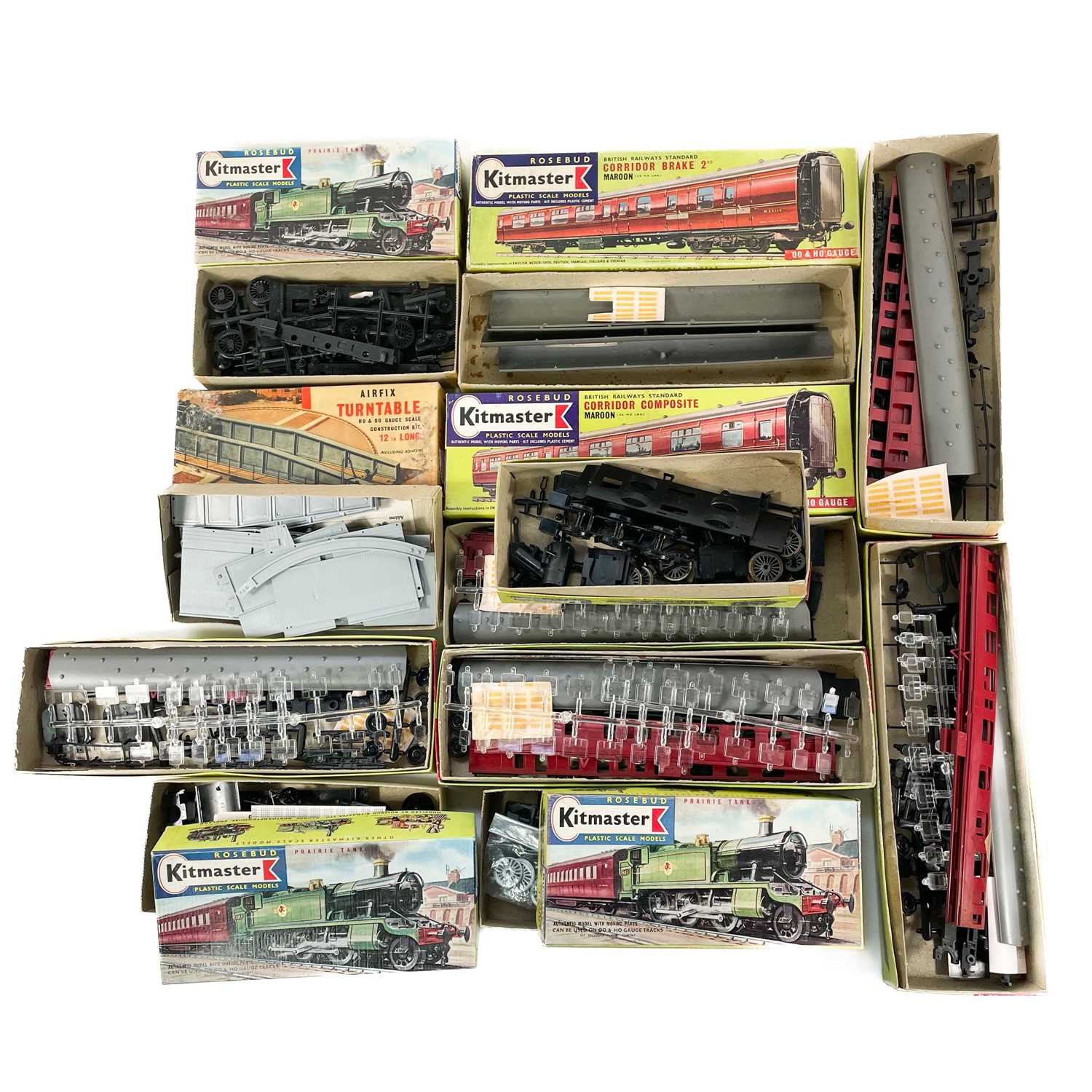 Lot 530 - Unmade Boxed 00 Gauge Kitmaster/Airfix Locomotives, Carriages & Turntable (x10)