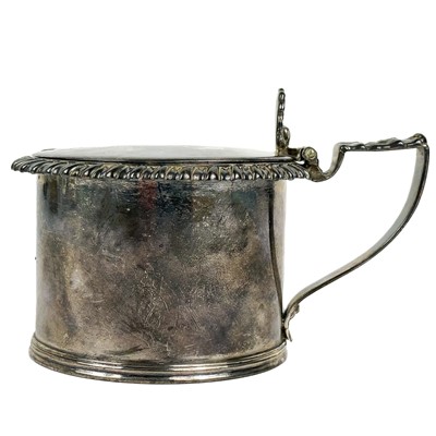 Lot 197 - A George IV silver hinge lidded mustard pot by Rebecca Emes & Edward Barnard.