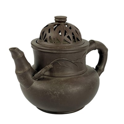 Lot 576 - A Chinese Yixing pottery teapot, seal mark.