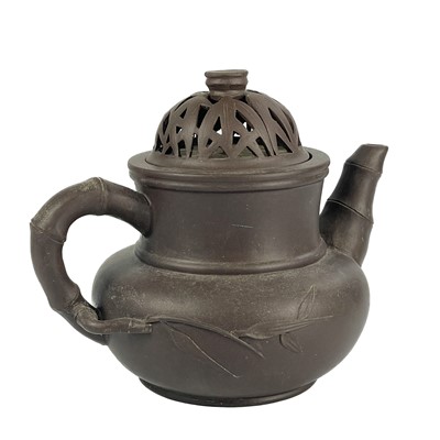 Lot 576 - A Chinese Yixing pottery teapot, seal mark.