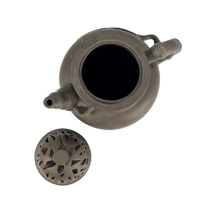 Lot 576 - A Chinese Yixing pottery teapot, seal mark.