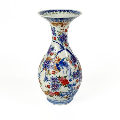 Lot 580 - A Japanese porcelain vase, Meiji period, signed