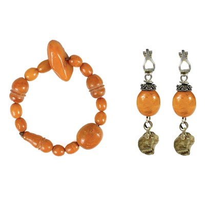 Lot 472 - A butterscotch amber bead bracelet and a pair of Eastern white metal mounted pendant earrings.