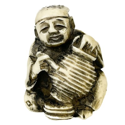 Lot 487 - A Japanese bone netsuke.