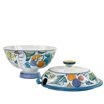 Lot 425 - A Julian Bellmont Aldermaston pottery large circular footed tureen and cover.
