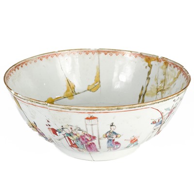 Lot 513 - A Chinese famille rose porcelain bowl, 18th century.