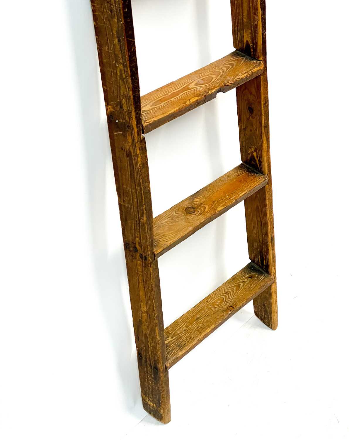 Lot 92 - An early 20th century pine library ladder.