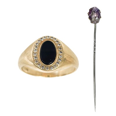 Lot 36 - A modern 9ct hallmarked gold, diamond and onyx set gentleman's signet ring