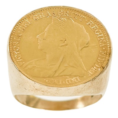 Lot 96 - A 9ct gold Victoria half sovereign gold coin set gentleman's signet ring.