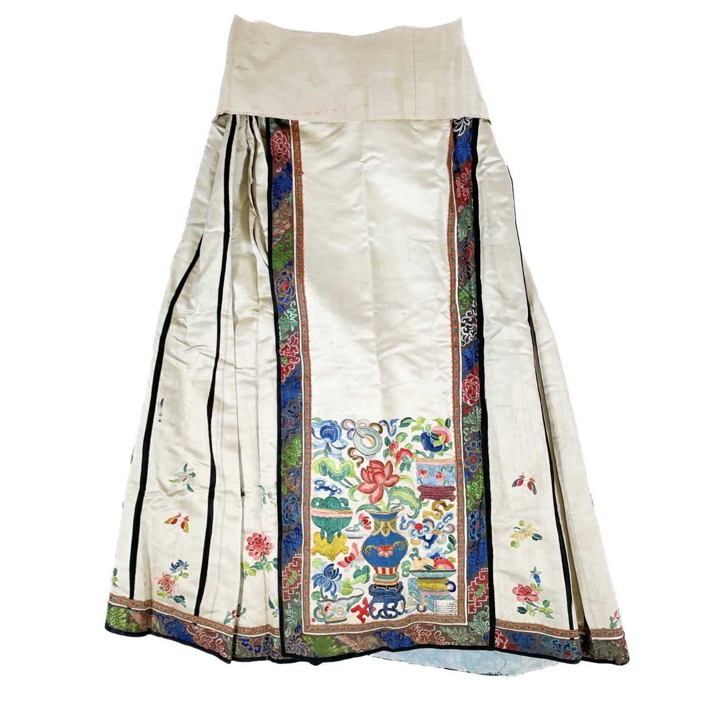 Lot 697 - An attractive Chinese silk embroidered pleated skirt, 19th century.