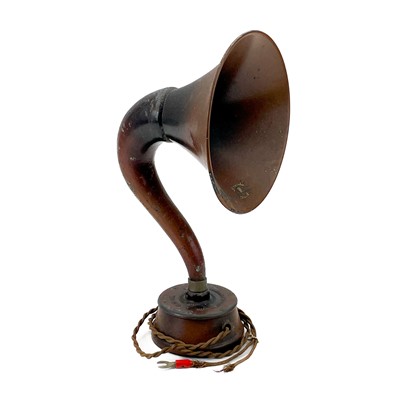 Lot 50 - A Sterling Dinkie horn loudspeaker.