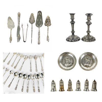 Lot 392 - A selection of silver plated wares.