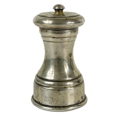 Lot 177 - An Edwardian silver pepper grinder by Goldsmiths and Silversmiths Company.